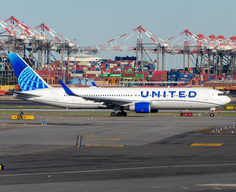 Photo of N660UA - United Airlines Boeing 767-300ER at EWR on AeroXplorer Aviation Database