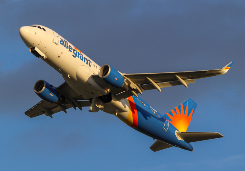 Photo of N250NV - Allegiant Air Airbus A320 at SDF on AeroXplorer Aviation Database