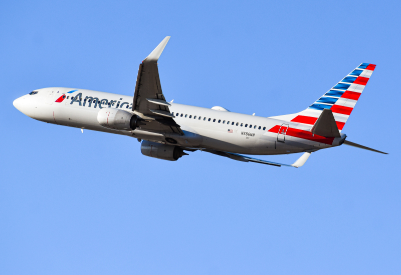 Photo of N886NN - American Airlines Boeing 737-800 at PHX on AeroXplorer Aviation Database