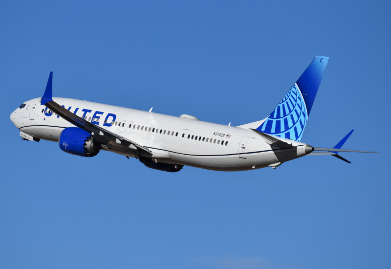 Photo of N37528 - United Airlines Boeing 737 MAX 9 at DEN on AeroXplorer Aviation Database
