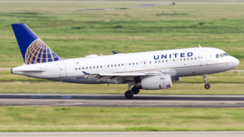Photo of N893UA - United Airlines Airbus A319 at IAH on AeroXplorer Aviation Database