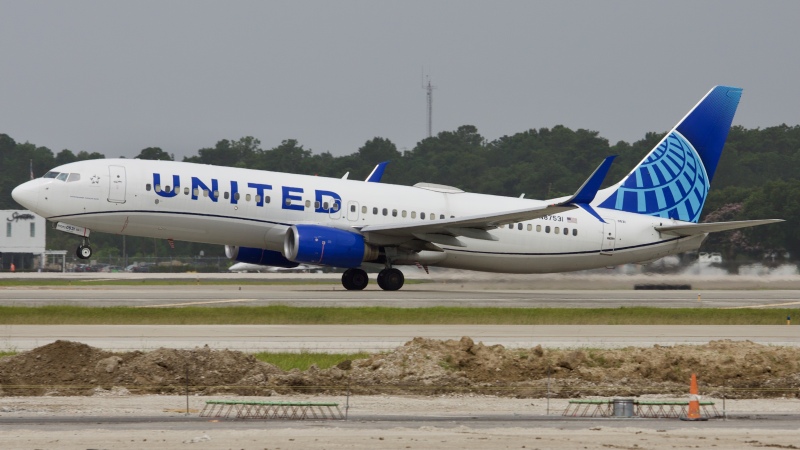 Photo of N87531 - United Airlines Boeing 737-800 at IAH on AeroXplorer Aviation Database