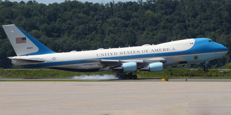 Photo of 82-8000 - USAF - United States Air Force Boeing VC-25A at MDT on AeroXplorer Aviation Database