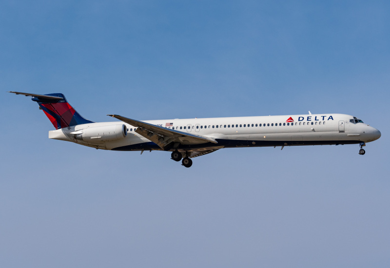 Photo of N907DE - Delta Airlines McDonnell Douglas MD-88 at Phl on AeroXplorer Aviation Database