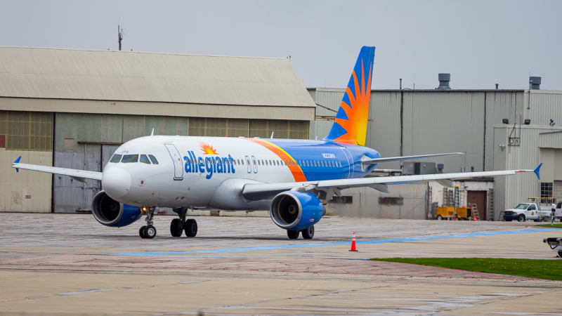 Photo of N233NV - Allegiant Air Airbus A320 at LCK on AeroXplorer Aviation Database