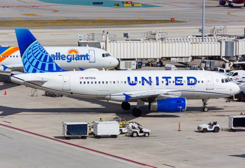 Photo of N876UA - United Airlines Airbus A319 at FLL on AeroXplorer Aviation Database