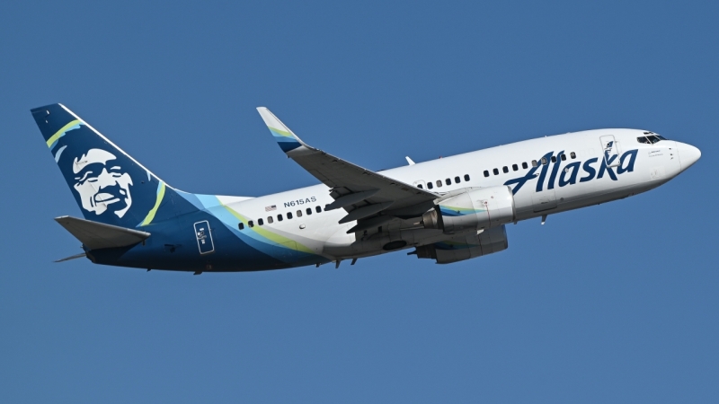 Photo of N615AS - Alaska Airlines Boeing 737-700 at KRNO on AeroXplorer Aviation Database