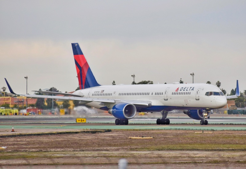 Photo of N710TW - Delta Airlines Boeing 757-200 at SAN on AeroXplorer Aviation Database