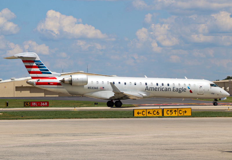 Photo of N533AE - American Airlines Mitsubishi CRJ-700 at CLT on AeroXplorer Aviation Database