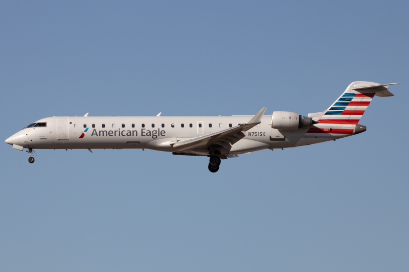 Photo of N751SK - American Eagle Mitsubishi CRJ-700 at PHX on AeroXplorer Aviation Database