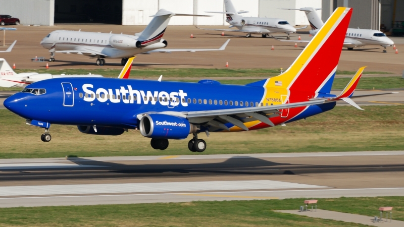 Photo of N7886A - Southwest Airlines Boeing 737-700 at DAL on AeroXplorer Aviation Database