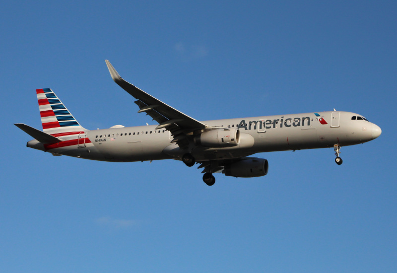 Photo of N149AN - American Airlines Airbus A321-200 at EWR on AeroXplorer Aviation Database