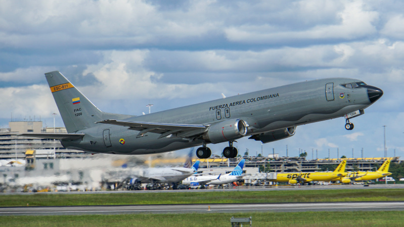 Photo of FAC1208 - Columbian Air Force Boeing 737-400F at MCO on AeroXplorer Aviation Database