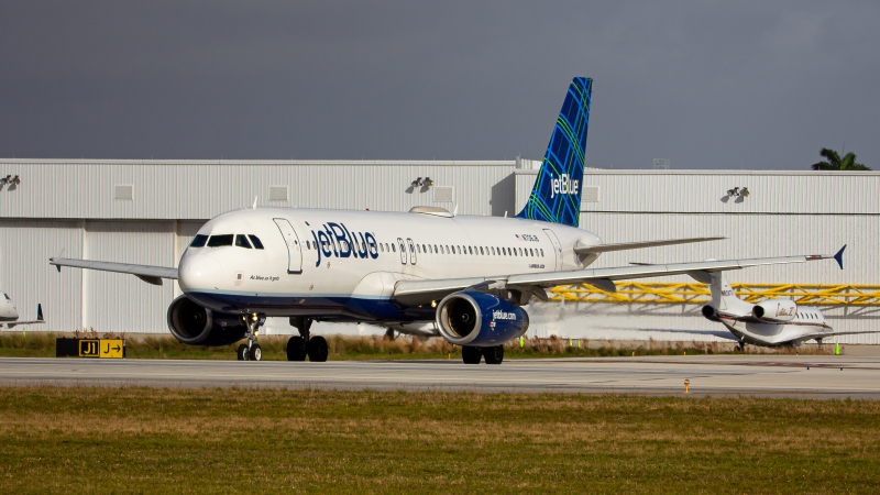 Photo of N706JB - jetBlue  Airways Airbus A320 at FLL on AeroXplorer Aviation Database