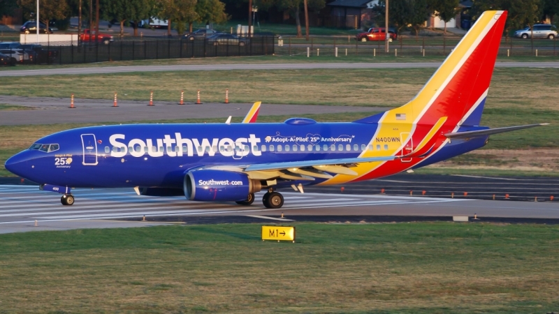 Photo of N400WN - Southwest Airlines Boeing 737-700 at DAL on AeroXplorer Aviation Database