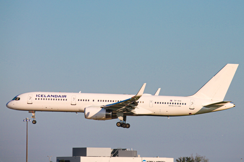 Photo of TF-FIC - Icelandair Boeing 757-200 at YYZ on AeroXplorer Aviation Database