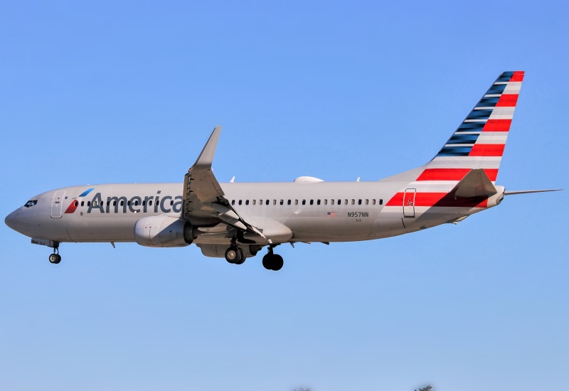 Photo of N957NN - American Airlines Boeing 737-800 at BWI on AeroXplorer Aviation Database