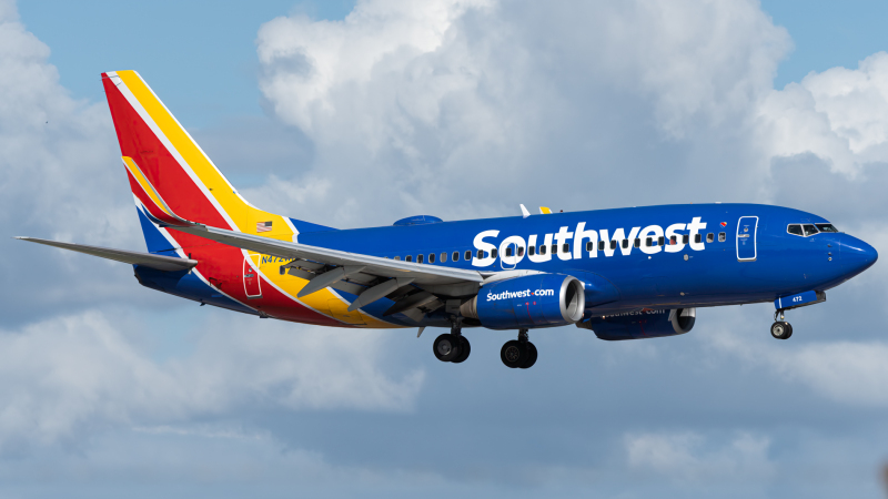Photo of N472WN - Southwest Airlines Boeing 737-700 at FLL on AeroXplorer Aviation Database