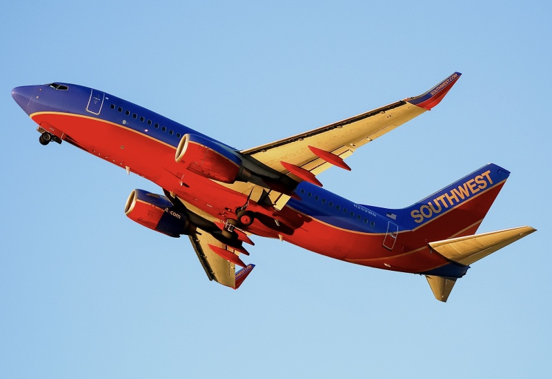 Photo of N259WN - Southwest Airlines Boeing 737-700 at MKE on AeroXplorer Aviation Database