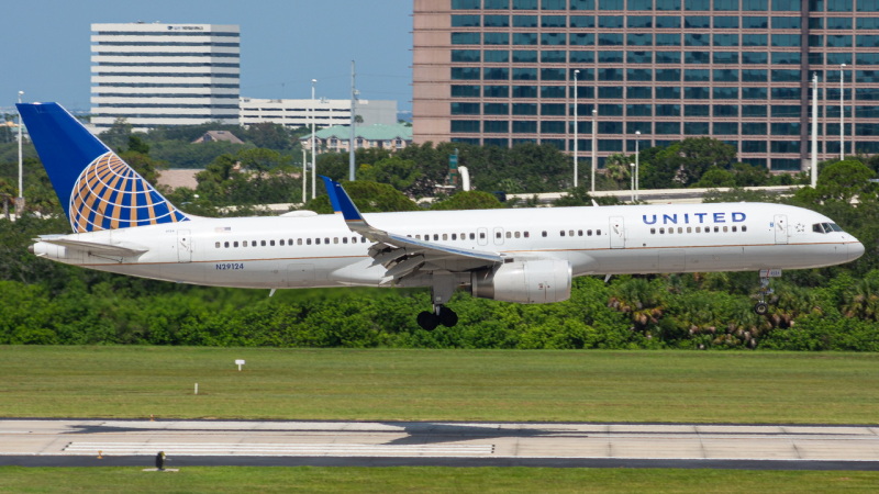 Photo of N29124 - United Airlines Boeing 757-200 at TPA on AeroXplorer Aviation Database