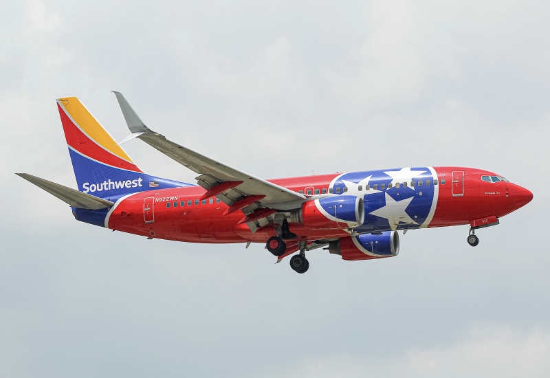 Photo of N922WN - Southwest Airlines Boeing 737-700 at MKE on AeroXplorer Aviation Database