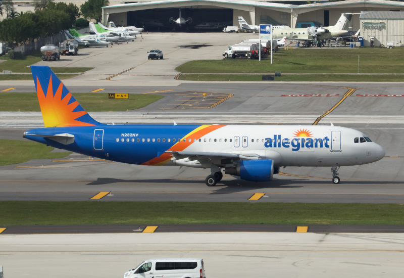 Photo of N253NV - Allegiant Air Airbus A320 at FLL on AeroXplorer Aviation Database