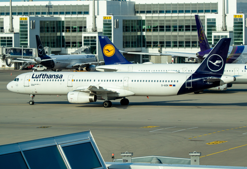 Photo of D-AIDK - Lufthansa Airbus A321-200 at MUC on AeroXplorer Aviation Database