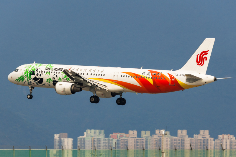 Photo of B-6365 - Air China Airbus A321-200 at HKG on AeroXplorer Aviation Database