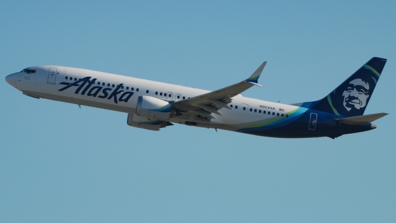 Photo of N924AK - Alaska Airlines Boeing 737 MAX 9 at LAX on AeroXplorer Aviation Database