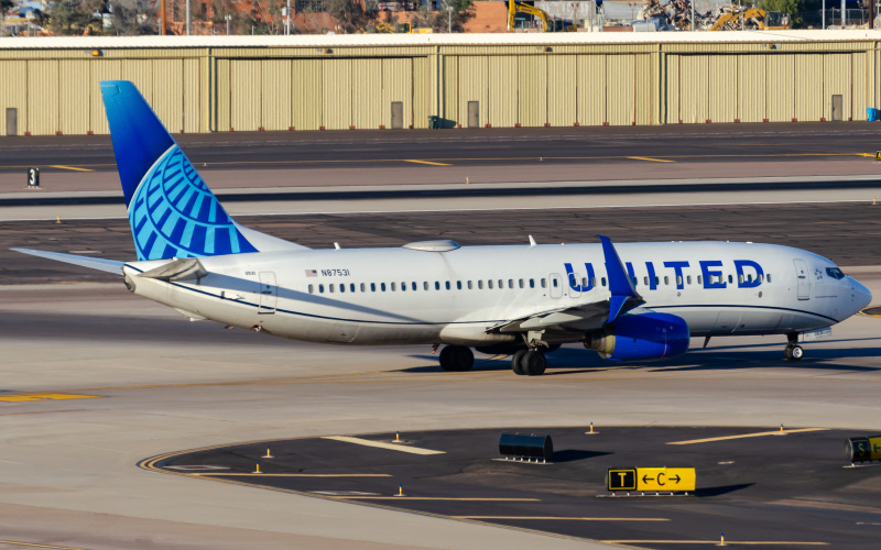 Photo of N87531 - United Airlines Boeing 737-800 at PHX on AeroXplorer Aviation Database