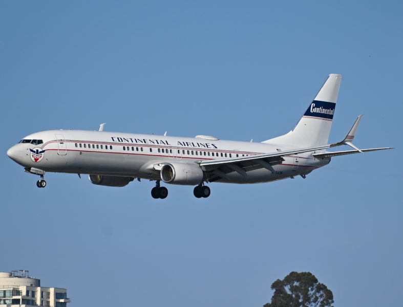 Photo of N75435 - United Airlines Boeing 737-900ER at SAN on AeroXplorer Aviation Database