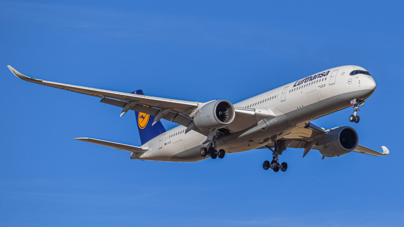Photo of D-AIXC - Lufthansa Airbus A350-900 at DEN on AeroXplorer Aviation Database