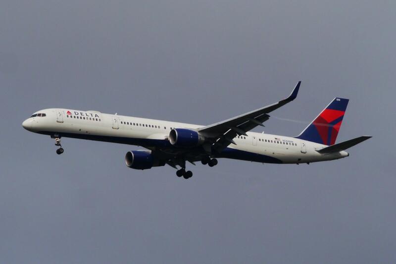 Photo of N588NW - Delta Airlines Boeing 757-300 at SEA on AeroXplorer Aviation Database