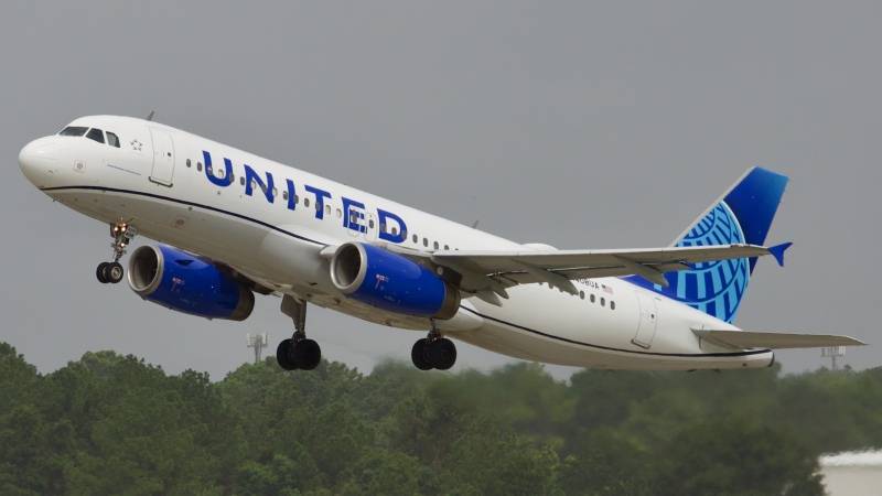 Photo of N408UA - United Airlines Airbus A320 at IAH on AeroXplorer Aviation Database