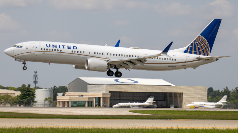 Photo of N27503 - United Airlines Boeing 737 MAX 9 at IND on AeroXplorer Aviation Database
