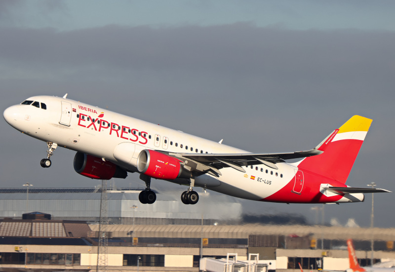 Photo of EC-LUS - Iberia Express Airbus A320 at MAN on AeroXplorer Aviation Database