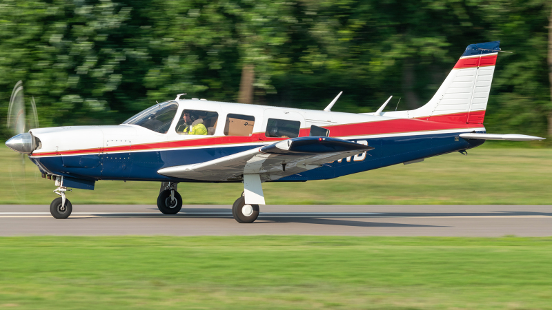 Photo of N976WB - PRIVATE Piper PA-32 at CGS on AeroXplorer Aviation Database