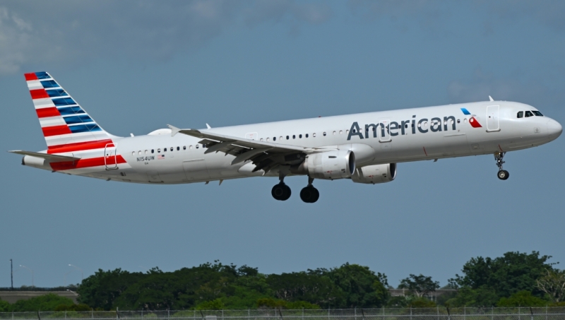 Photo of N154UW - American Airlines Airbus A321-200 at MCO on AeroXplorer Aviation Database