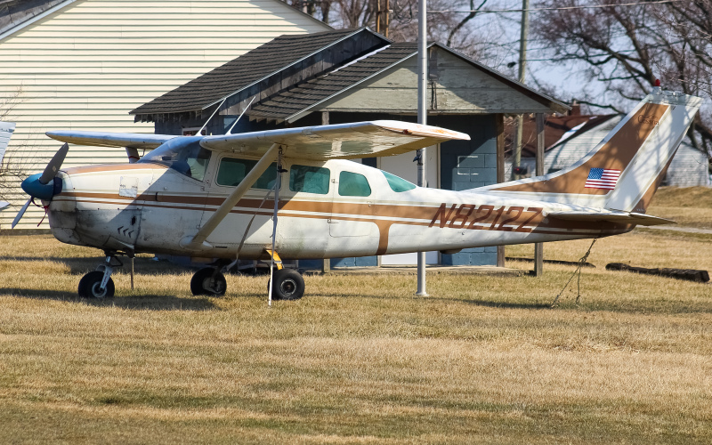 Photo of N8212Z - PRIVATE  Cessna 210 at 40I on AeroXplorer Aviation Database