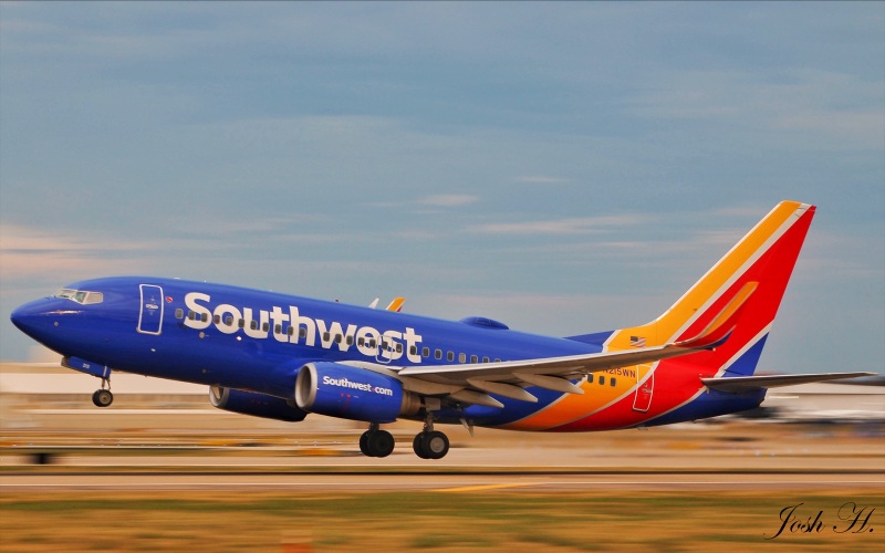 Photo of N215WN - Southwest Airlines Boeing 737-700 at DAL on AeroXplorer Aviation Database