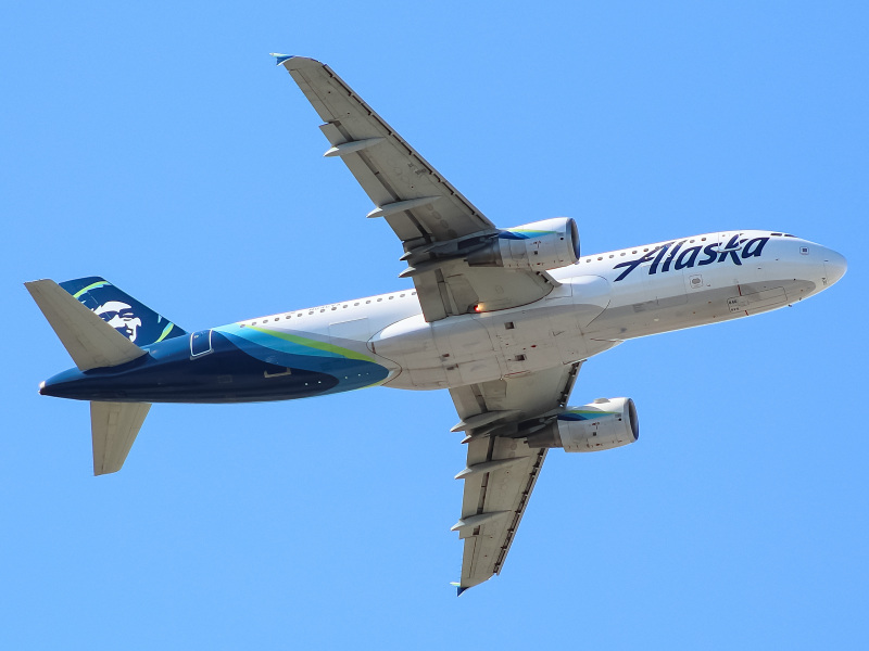 Photo of N846VA - Alaska Airlines Airbus A320 at ORD on AeroXplorer Aviation Database
