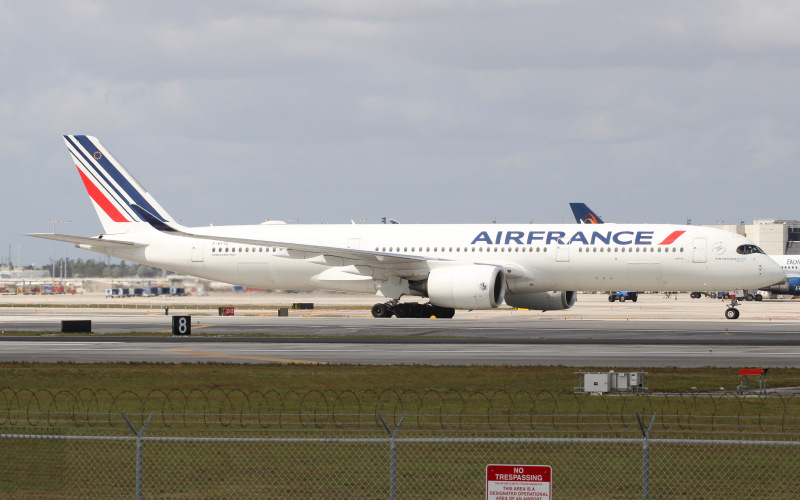 Photo of F-HTYG - Air France Airbus A350-900 at MIA on AeroXplorer Aviation Database