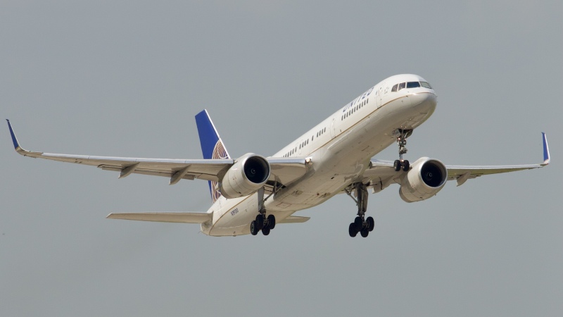 Photo of N19130 - United Airlines Boeing 757-200 at IAH on AeroXplorer Aviation Database