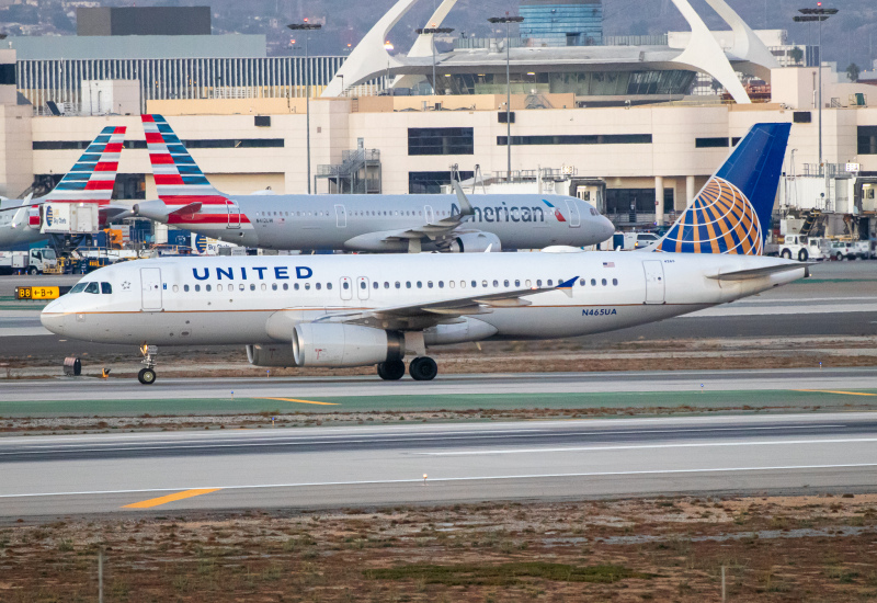 Photo of N465UA - United Airlines Airbus A320 at LAX on AeroXplorer Aviation Database