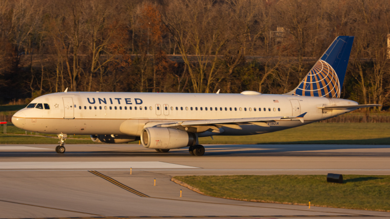 Photo of N416UA - United Airlines Airbus A320 at CMH on AeroXplorer Aviation Database