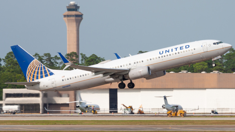 Photo of N64809 - United Airlines Boeing 737-900ER at IAH on AeroXplorer Aviation Database