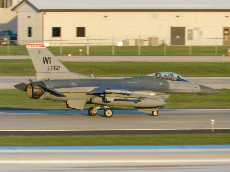 Photo of 87262 - Air national guard  F16 at Msn on AeroXplorer Aviation Database