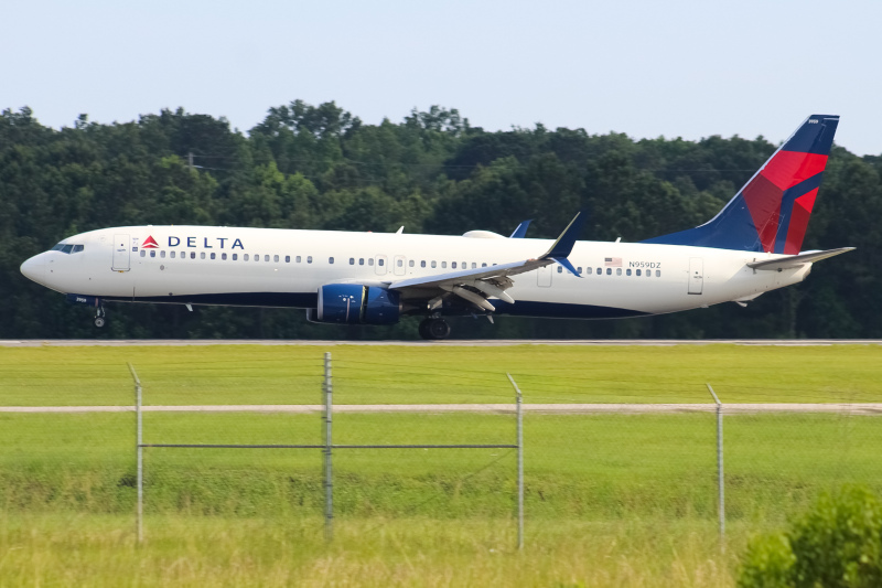 Photo of N959DZ - Delta Airlines Boeing 737-900ER at SAV on AeroXplorer Aviation Database