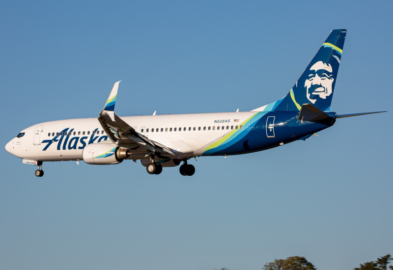 Photo of N528AS - Alaska Airlines Boeing 737-800 at BWI on AeroXplorer Aviation Database