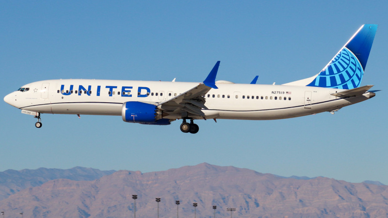 Photo of N27519 - United Airlines Boeing 737 MAX 9 at LAS on AeroXplorer Aviation Database
